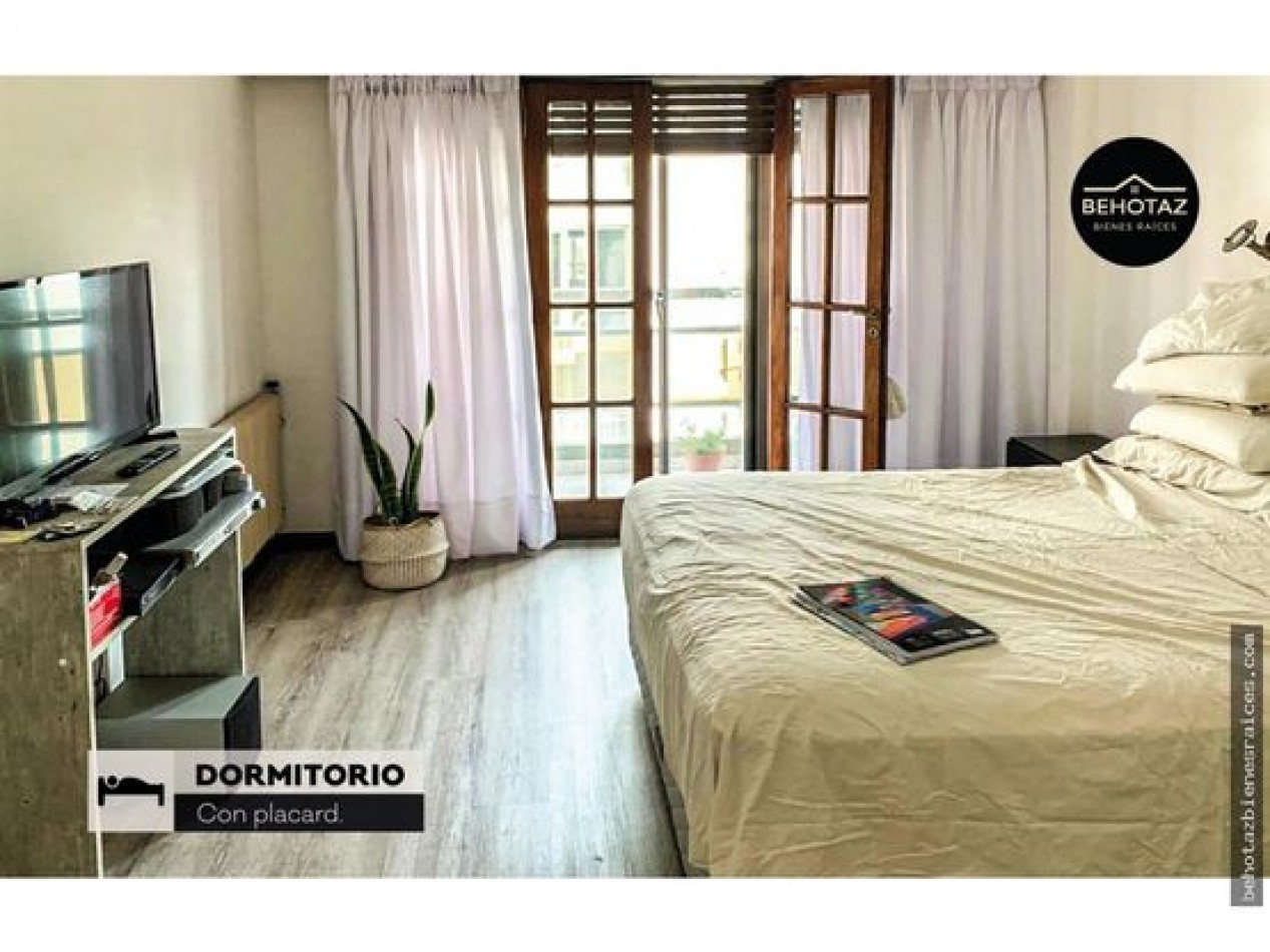 PISO DE CUATRO AMBIENTES CON DEPENDENCIA EN PLAZA MITRE.MAR DEL PLATA