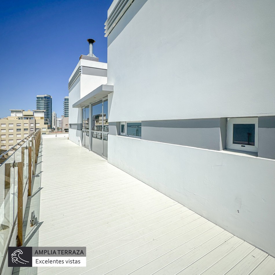 Semipiso de tres ambientes con balcon y vista al mar. Mar del Plata 