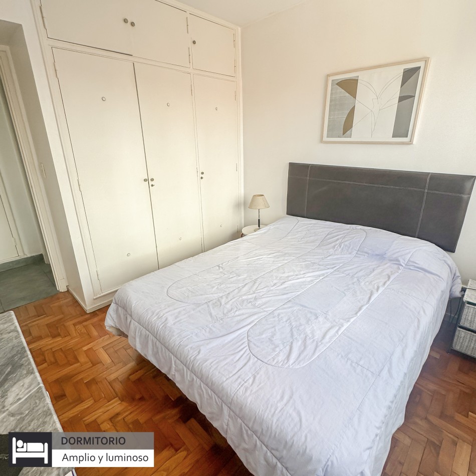 Departamento de 2 ambientes y medio, con balcon a la calle, en Playa Grande. En venta. Mar del Plata