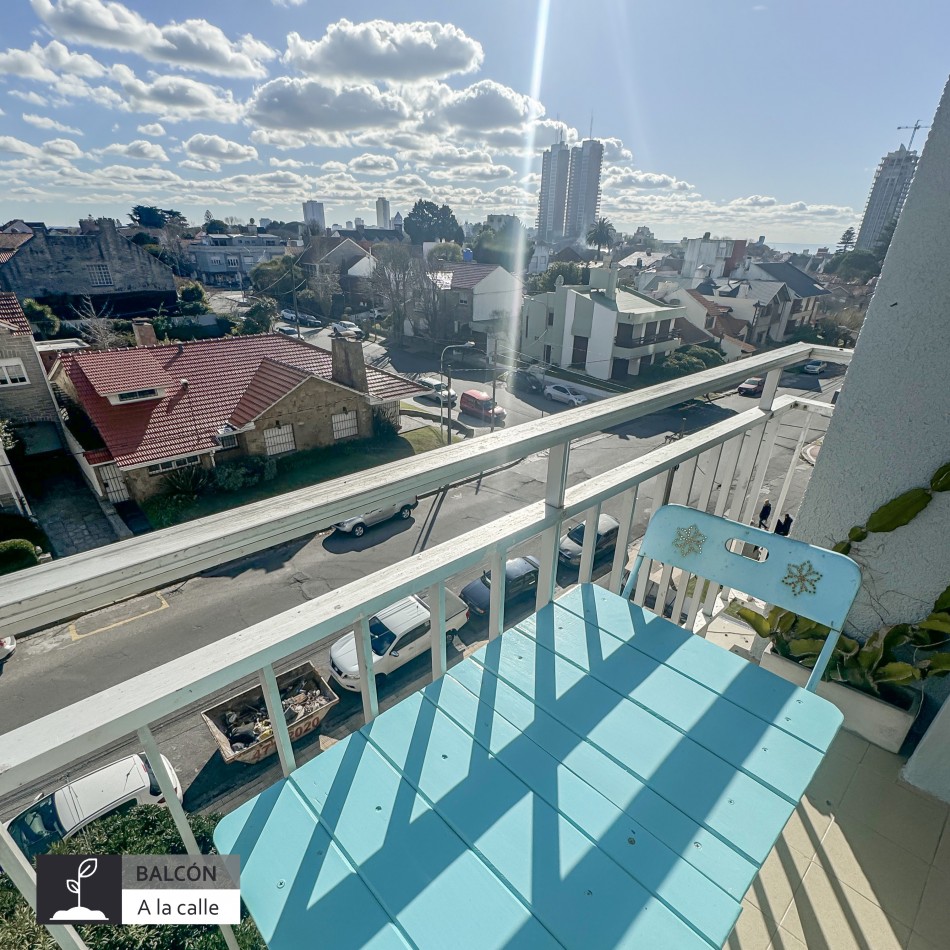 Departamento de 2 ambientes y medio, con balcon a la calle, en Playa Grande. En venta. Mar del Plata