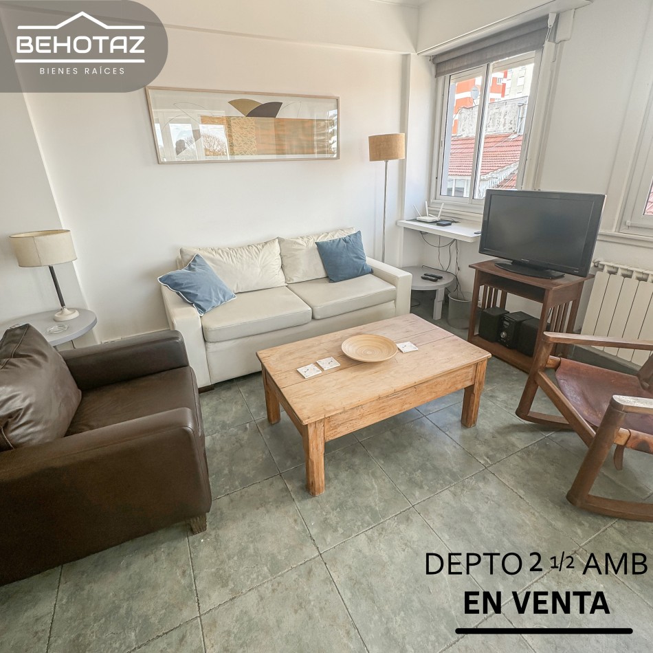 Departamento de 2 ambientes y medio, con balcon a la calle, en Playa Grande. En venta. Mar del Plata