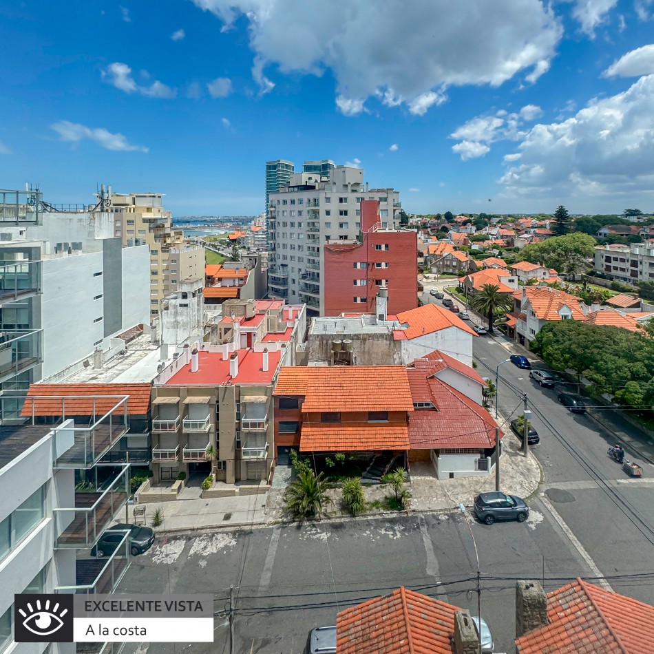 HERMOSO DEPARTAMENTO DE DOS AMBIENTES CON ESCRITORIO A METROS DEL MAR