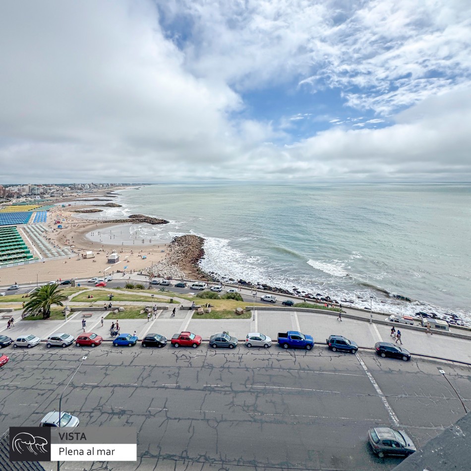 SEMIPISO DE TRES AMBIENTES CON BALCON A LA CALLE Y VISTA PLENA AL MAR. 