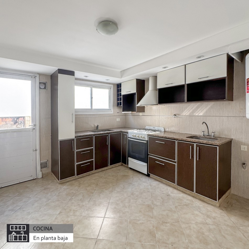 DUPLEX DE 4 AMBIENTES CON COCHERA Y PATIO. MAR DEL PLATA