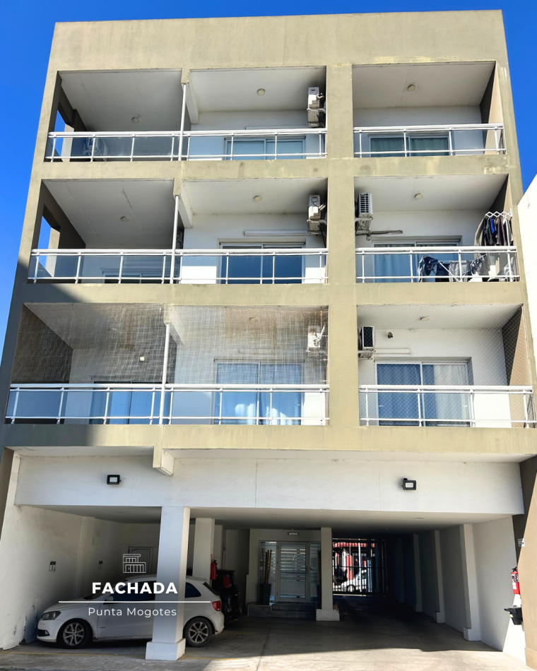 DEPARTAMENTO DE UN AMBIENTE Y MEDIO CON BALCON A UNA CUADRA DEL MAR. PUNTA MOGOTES