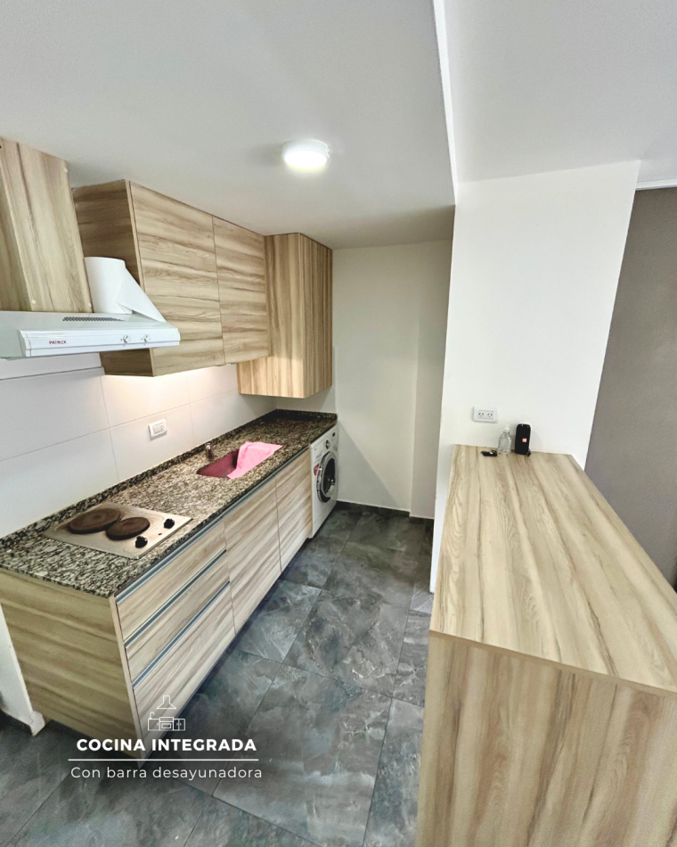 DEPARTAMENTO DE UN AMBIENTE Y MEDIO CON BALCON A UNA CUADRA DEL MAR. PUNTA MOGOTES