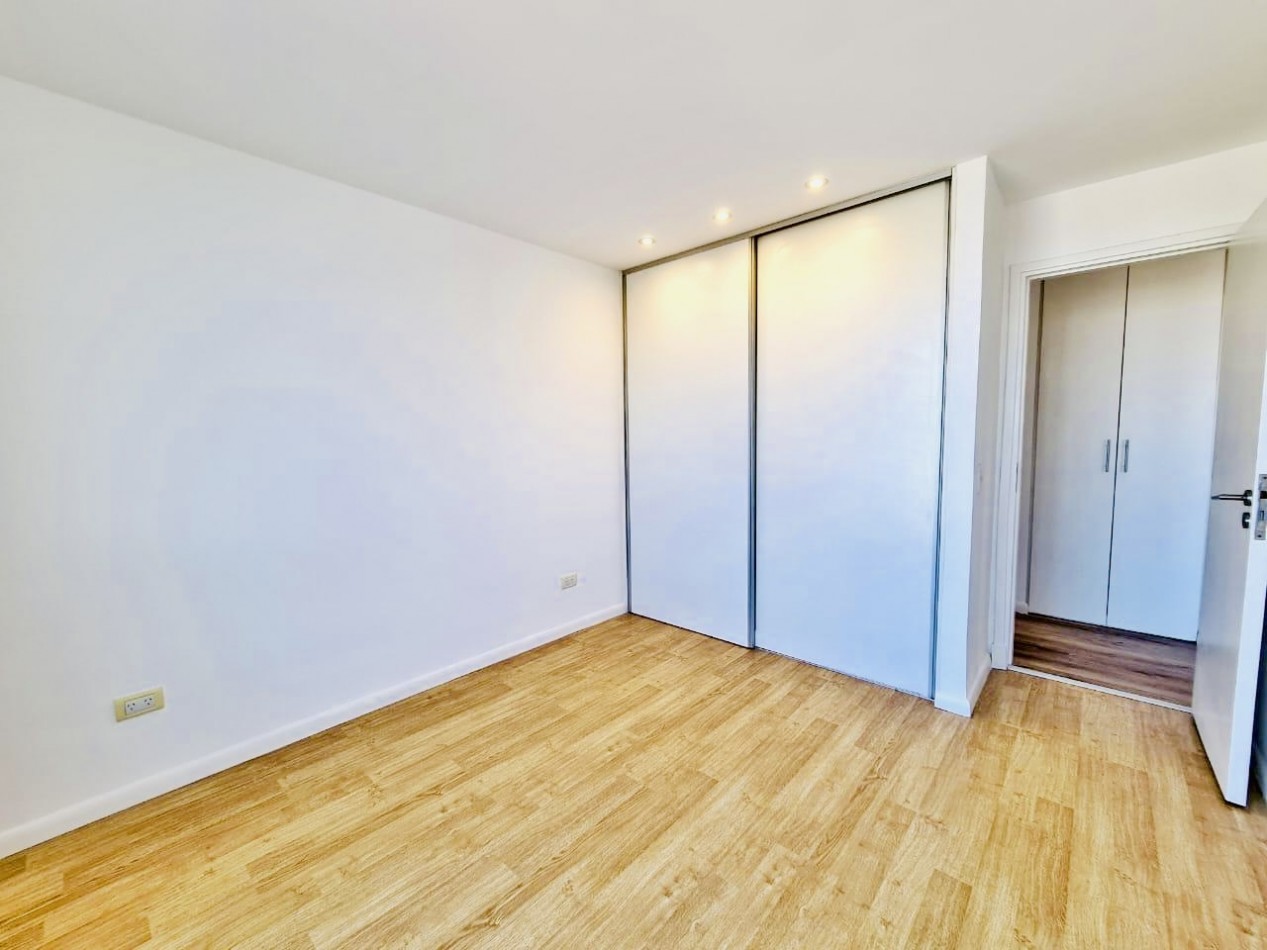 DEPARTAMENTO 2 AMBIENTES CON COCHERA, BALCON TERRAZA Y TERRAZA PRIVADA. MAR DEL PLATA