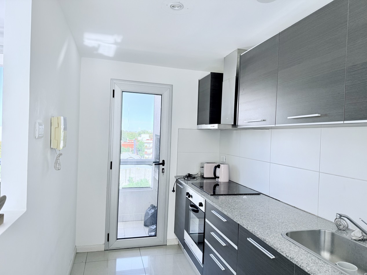 VENTA SEMIPISO 2 AMBIENTES CON COCHERA, BALCON Y TERRAZA PRIVADA. MAR DEL PLATA