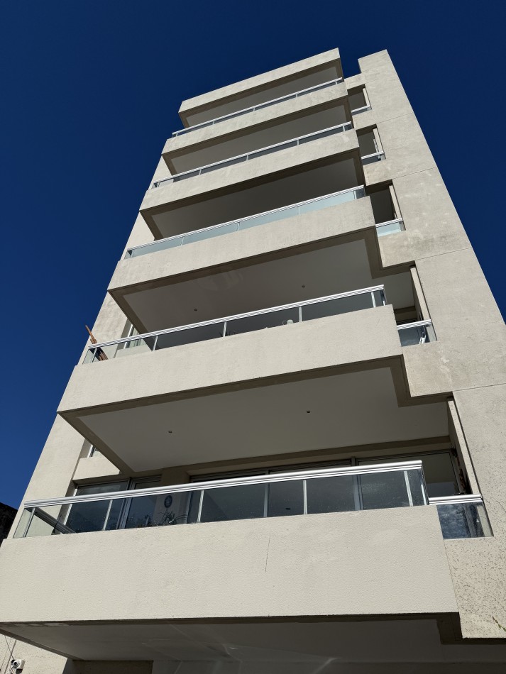 VENTA SEMIPISO 2 AMBIENTES CON COCHERA, BALCON Y TERRAZA PRIVADA. MAR DEL PLATA