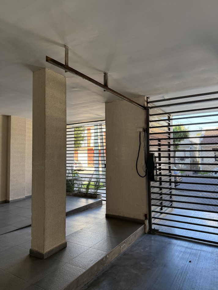 VENTA SEMIPISO 2 AMBIENTES CON COCHERA, BALCON Y TERRAZA PRIVADA. MAR DEL PLATA