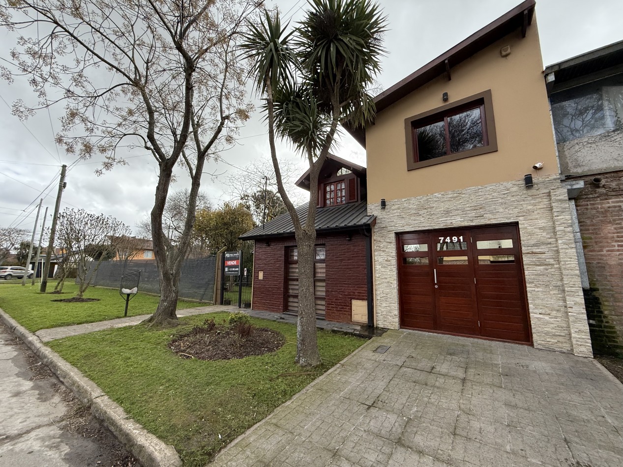 CASA 4 AMBIENTES CON GRAN PARQUE Y GARAGE APTA A CREDITO. MAR DEL PLATA