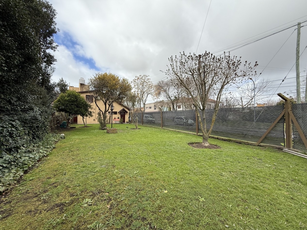 CASA 4 AMBIENTES CON GRAN PARQUE Y GARAGE APTA A CREDITO. MAR DEL PLATA