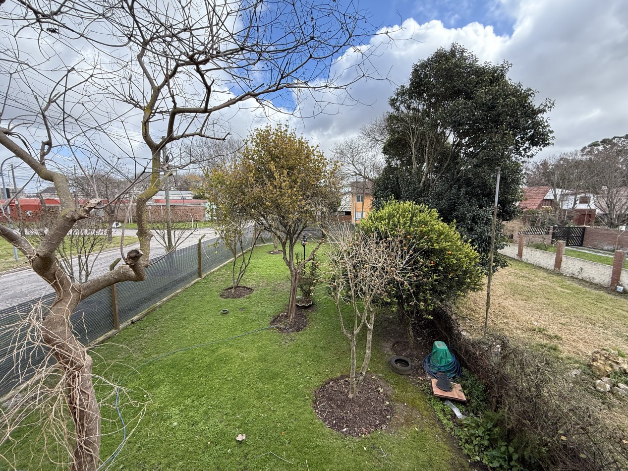 CASA 4 AMBIENTES CON GRAN PARQUE Y GARAGE APTA A CREDITO. MAR DEL PLATA
