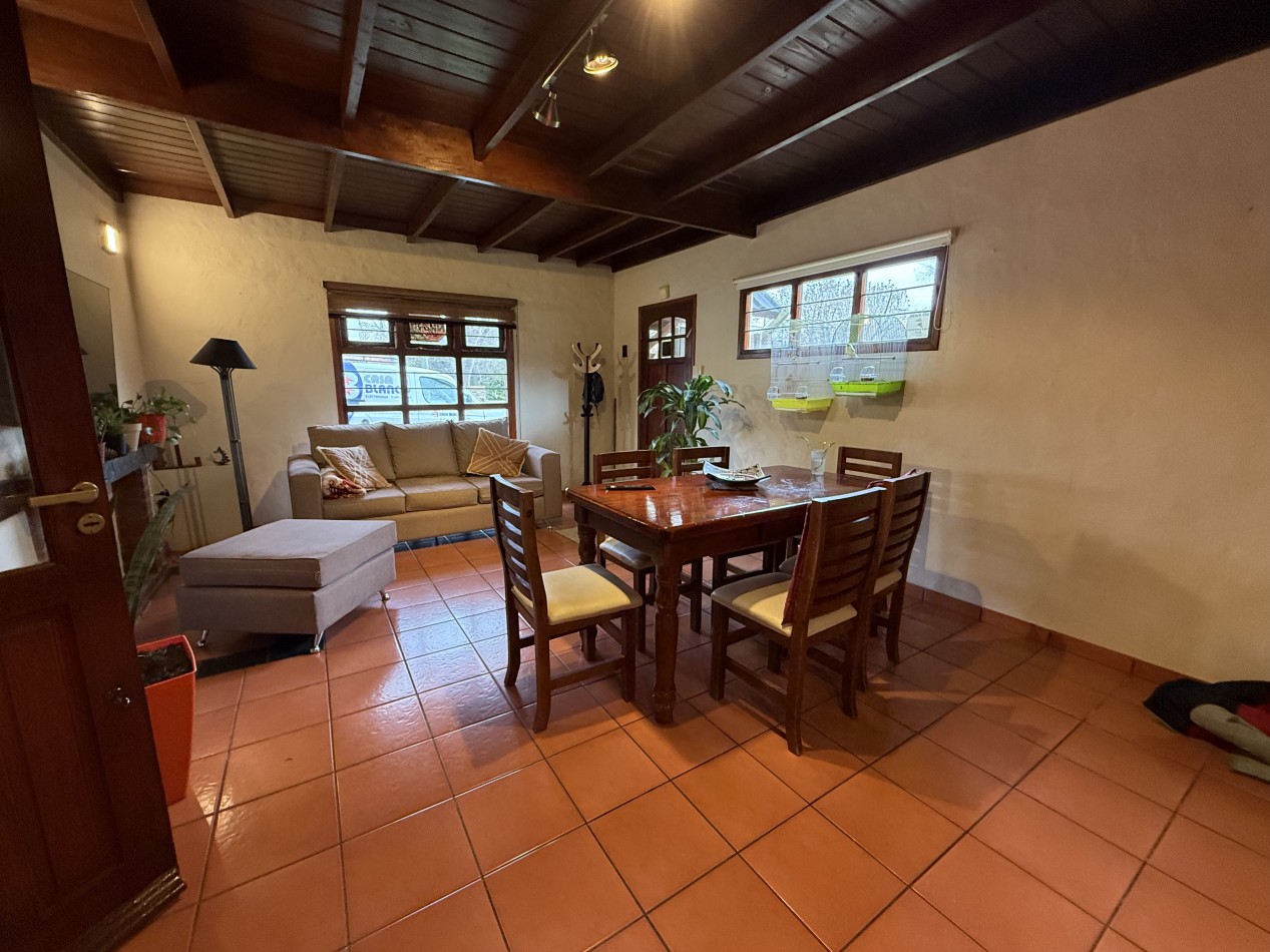 CASA 4 AMBIENTES CON GRAN PARQUE Y GARAGE APTA A CREDITO. MAR DEL PLATA