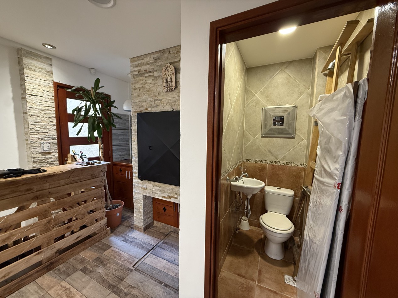 CASA 4 AMBIENTES CON GRAN PARQUE Y GARAGE APTA A CREDITO. MAR DEL PLATA