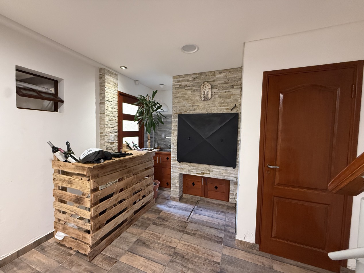 CASA 4 AMBIENTES CON GRAN PARQUE Y GARAGE APTA A CREDITO. MAR DEL PLATA