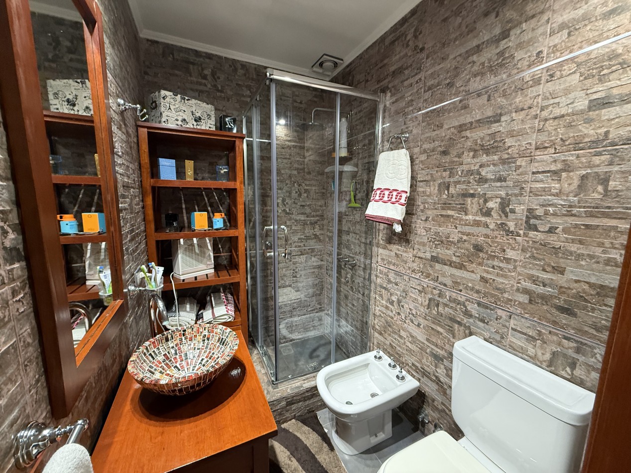 CASA 4 AMBIENTES CON GRAN PARQUE Y GARAGE APTA A CREDITO. MAR DEL PLATA