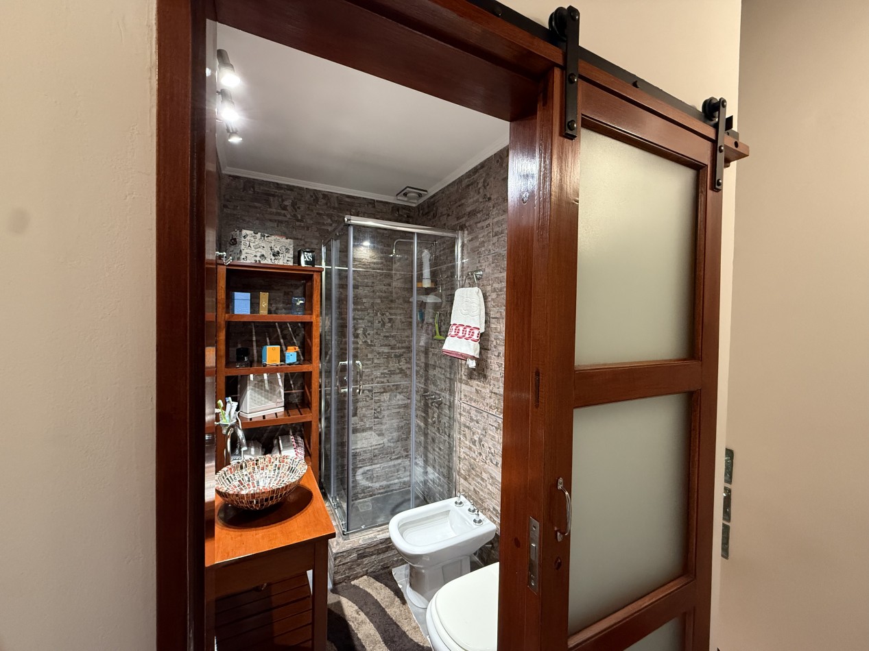 CASA 4 AMBIENTES CON GRAN PARQUE Y GARAGE APTA A CREDITO. MAR DEL PLATA