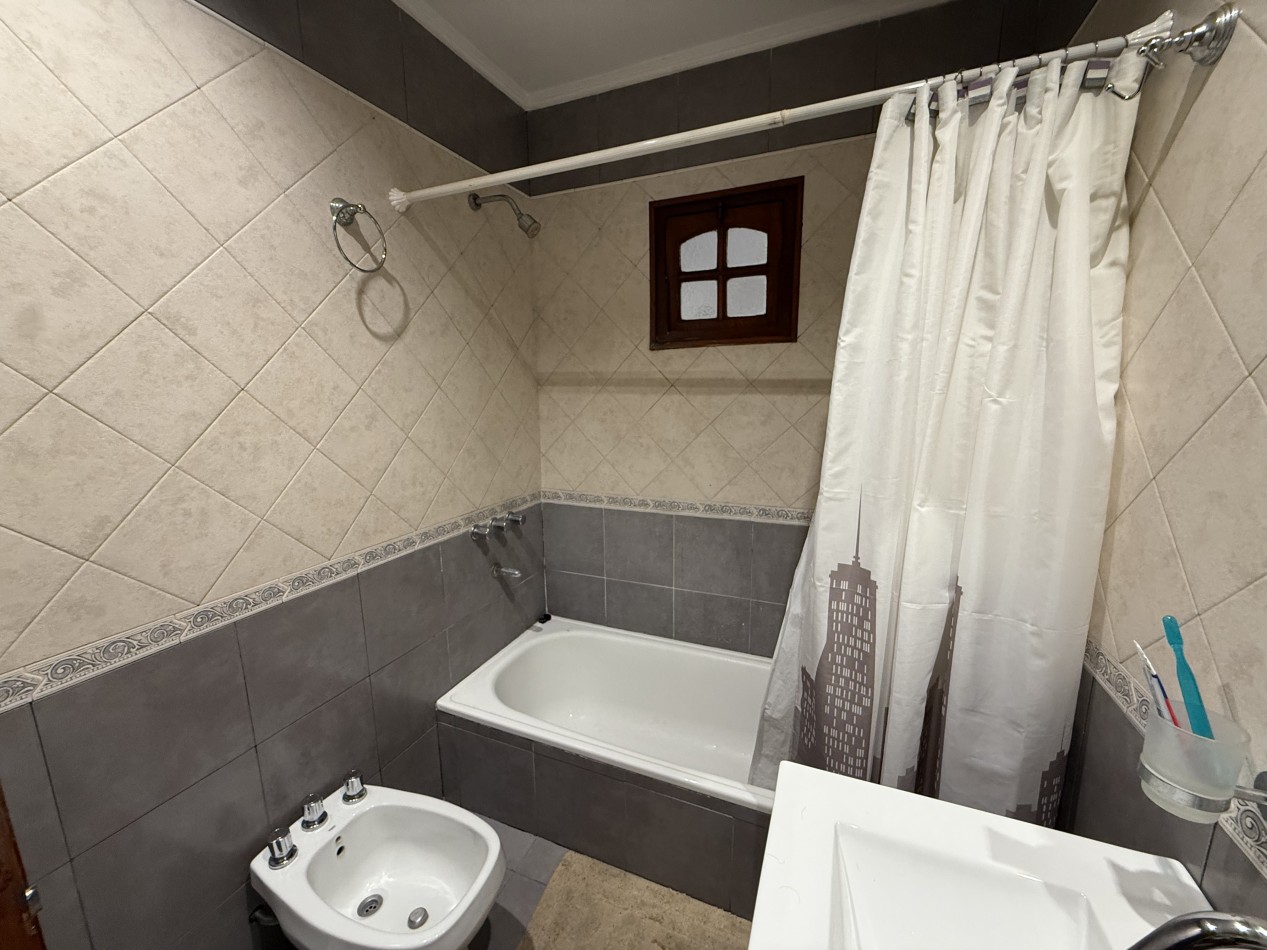 CASA 4 AMBIENTES CON GRAN PARQUE Y GARAGE APTA A CREDITO. MAR DEL PLATA