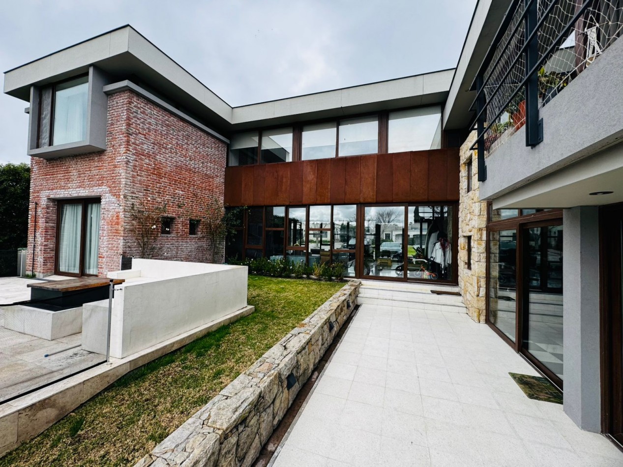 CASA 5 AMBIENTES EN BARRIO PRIVADO ARENAS DEL SUR. MAR DEL PLATA
