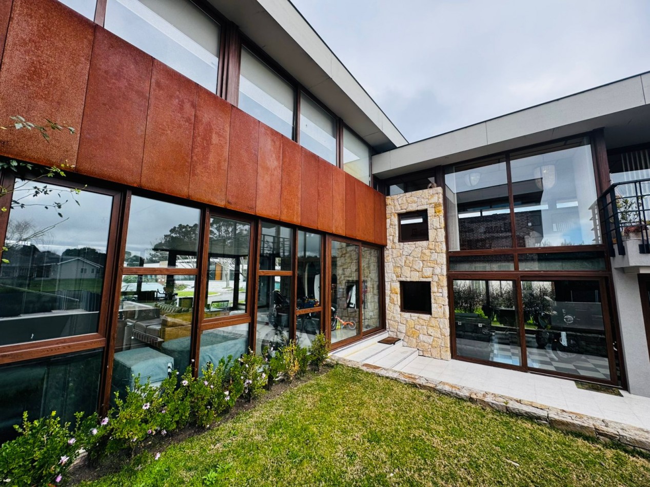 CASA 5 AMBIENTES EN BARRIO PRIVADO ARENAS DEL SUR. MAR DEL PLATA