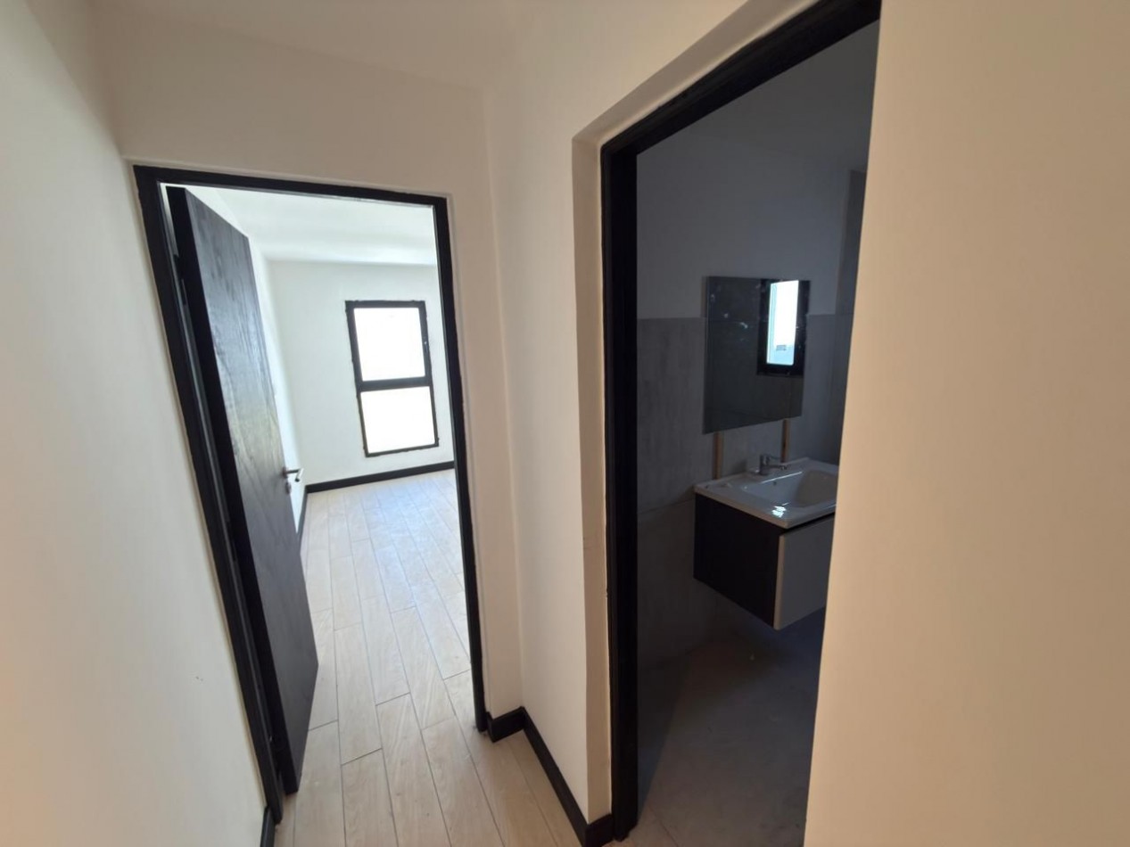 CASA RECICLADA CON PARQUE EN BARRIO SAN JOSE. MAR DEL PLATA