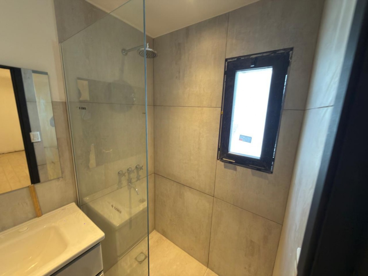 CASA RECICLADA CON PARQUE EN BARRIO SAN JOSE. MAR DEL PLATA