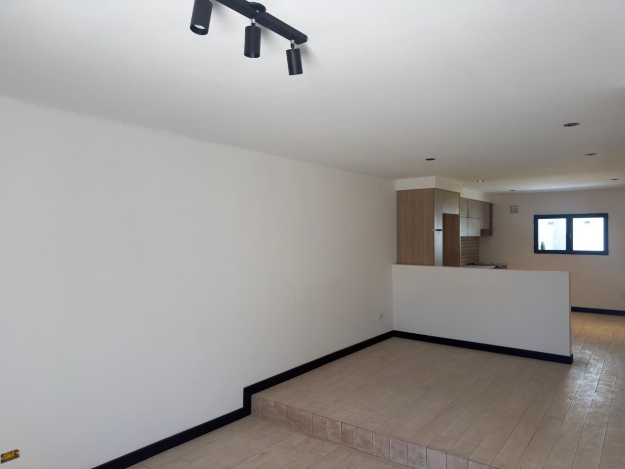 CASA RECICLADA CON PARQUE EN BARRIO SAN JOSE. MAR DEL PLATA