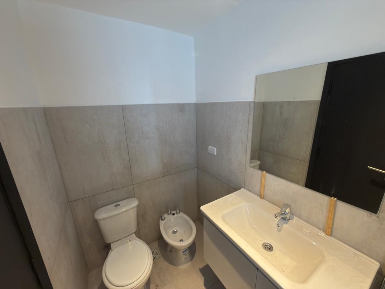 CASA RECICLADA CON PARQUE EN BARRIO SAN JOSE. MAR DEL PLATA