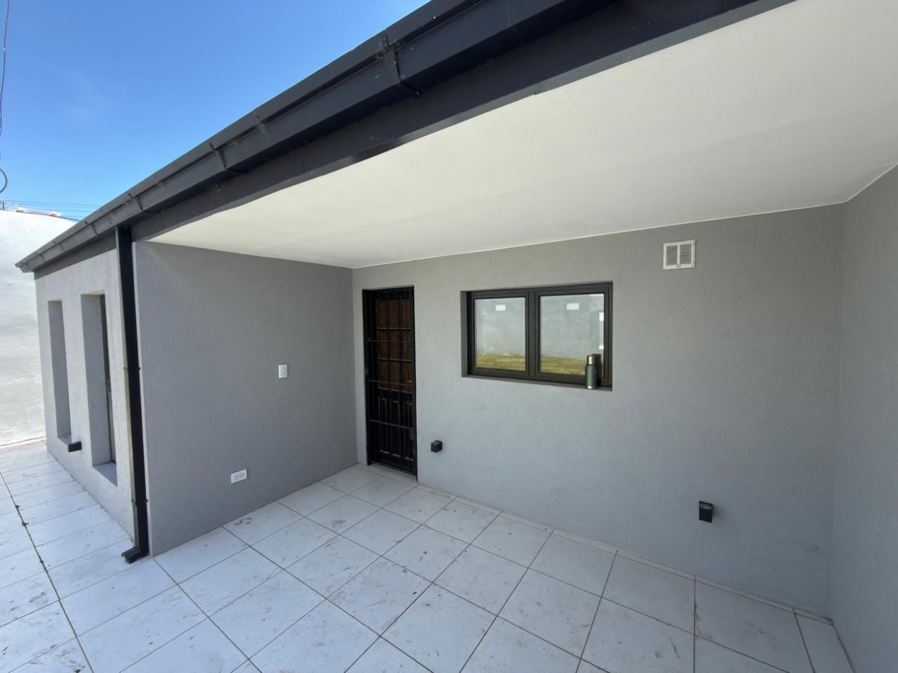 CASA RECICLADA CON PARQUE EN BARRIO SAN JOSE. MAR DEL PLATA