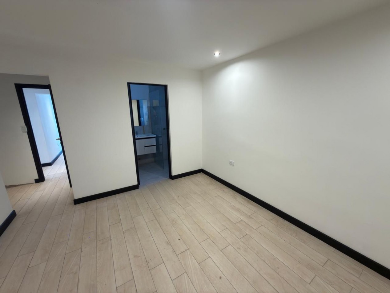 CASA RECICLADA CON PARQUE EN BARRIO SAN JOSE. MAR DEL PLATA