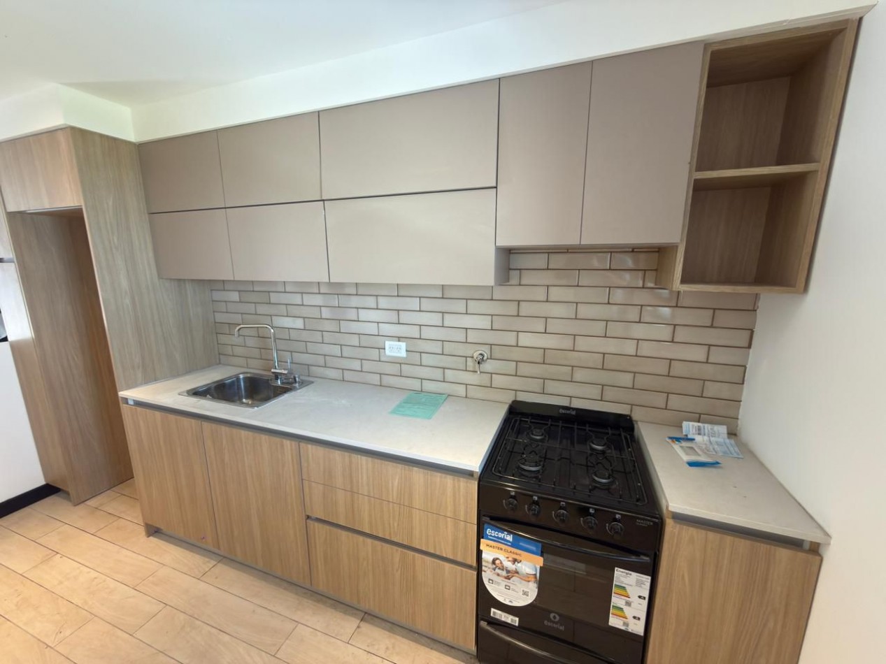 CASA RECICLADA CON PARQUE EN BARRIO SAN JOSE. MAR DEL PLATA