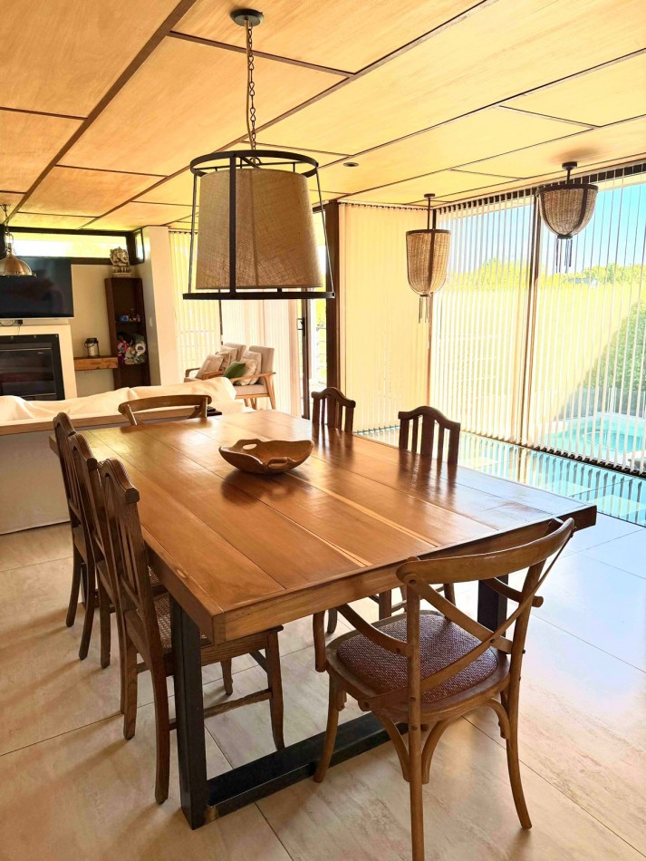 CASA DE CATEGORIA EN BARRIO PRIVADO ARENAS DEL SUR. MAR DEL PLATA