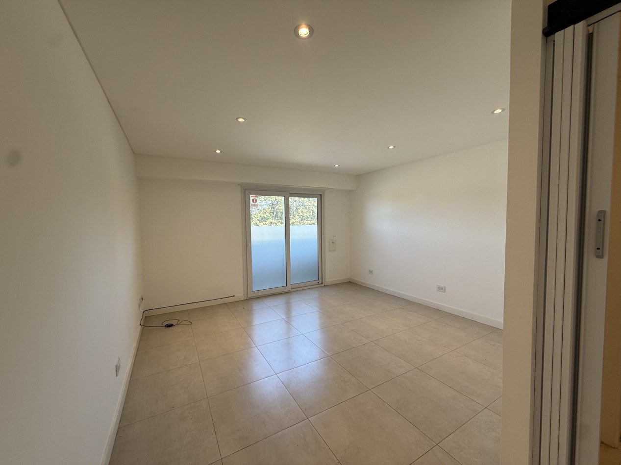 OFICINA EN ALQUILER SIN EXPENSAS SOBRE AV. JUAN B JUSTO. MAR DEL PLATA