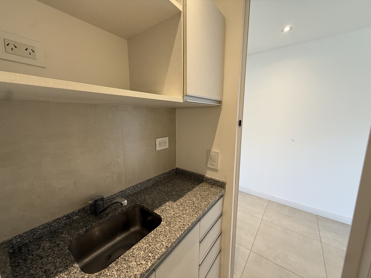 OFICINA EN ALQUILER SIN EXPENSAS SOBRE AV. JUAN B JUSTO. MAR DEL PLATA