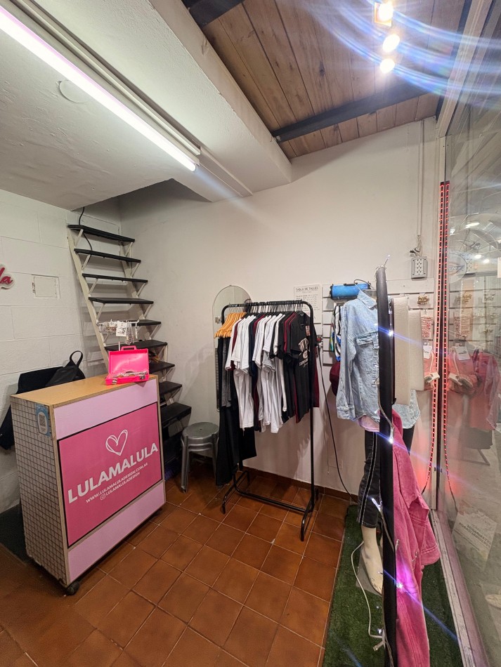 Venta local en galeria - Apto a credito. Mar del Plata