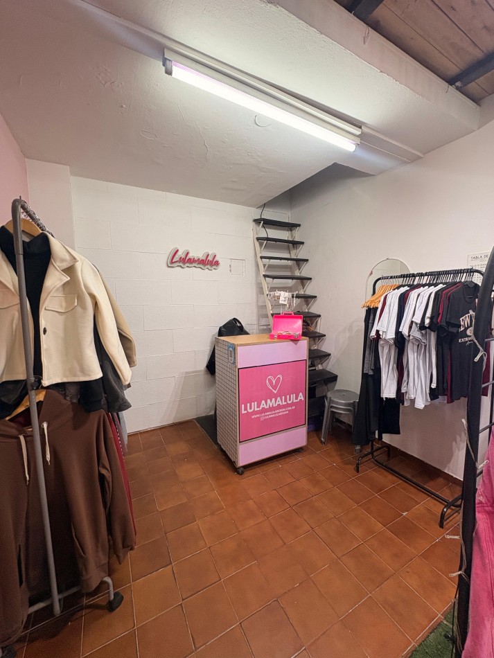 Venta local en galeria - Apto a credito. Mar del Plata