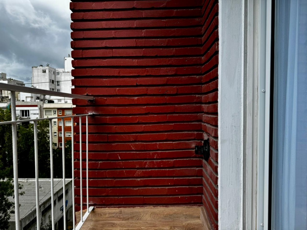 DEPTO 2 AMBIENTES CON BALCON Y COCHERA - APTO CREDITO - ZONA PLAZA MITRE. MAR DEL PLATA