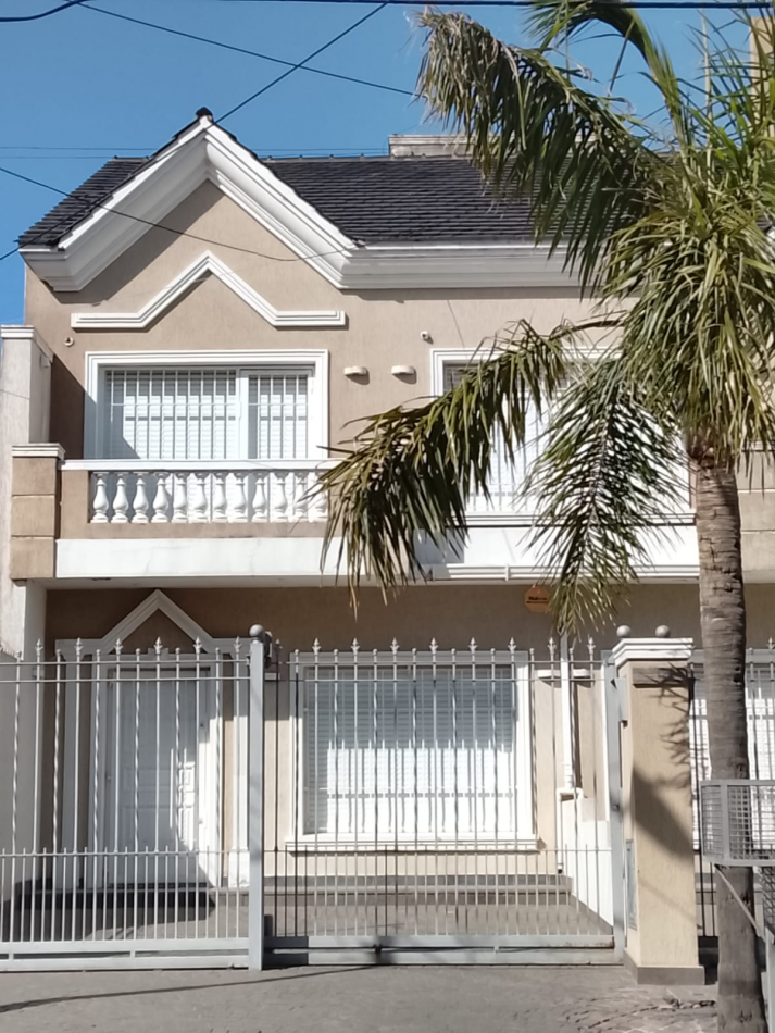 DUPLEX CUATRO AMBIENTES CON QUINCHO Y PARQUE A METROS DEL MAR  - PUNTA MOGOTES