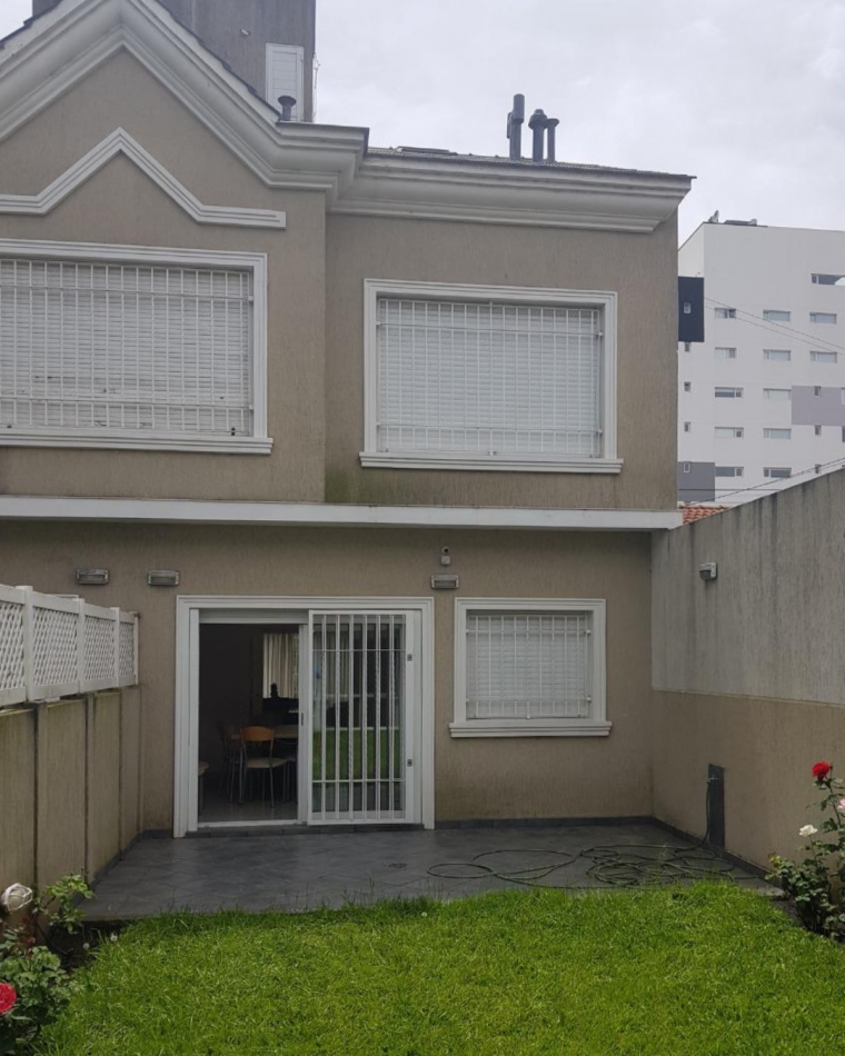 DUPLEX CUATRO AMBIENTES CON QUINCHO Y PARQUE A METROS DEL MAR  - PUNTA MOGOTES