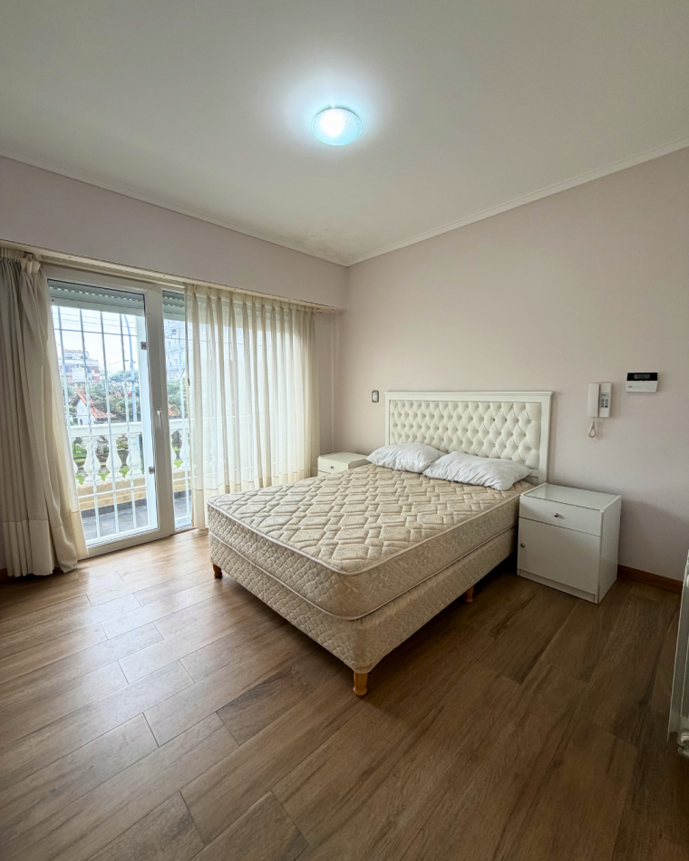 DUPLEX CUATRO AMBIENTES CON QUINCHO Y PARQUE A METROS DEL MAR  - PUNTA MOGOTES