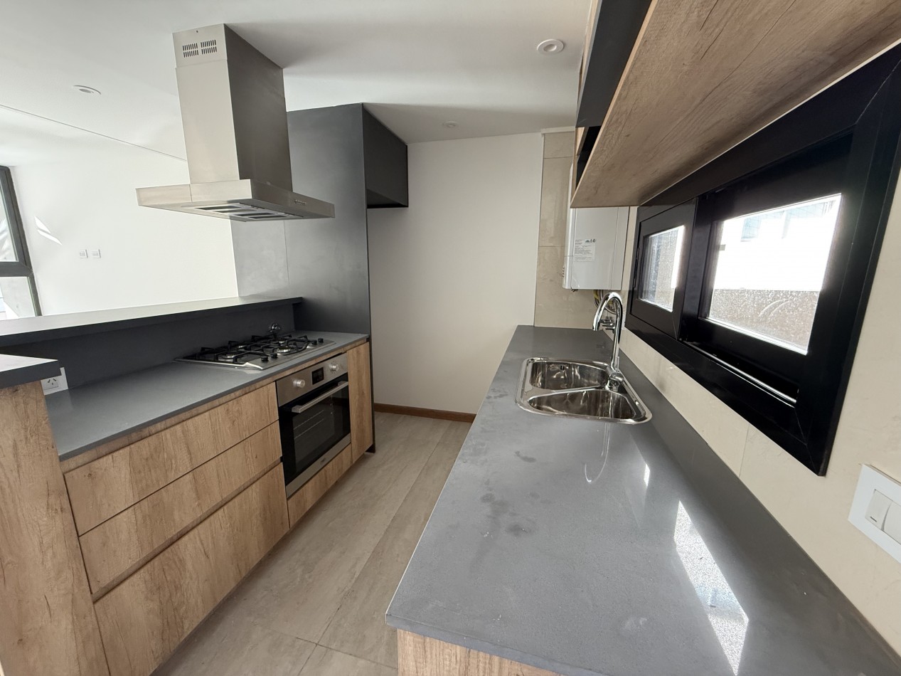 VENTA SEMIPISO 2 AMBIENTES A ESTRENAR CON COCHERA Y BAULERA - ZONA GUEMES. MAR DEL PLATA