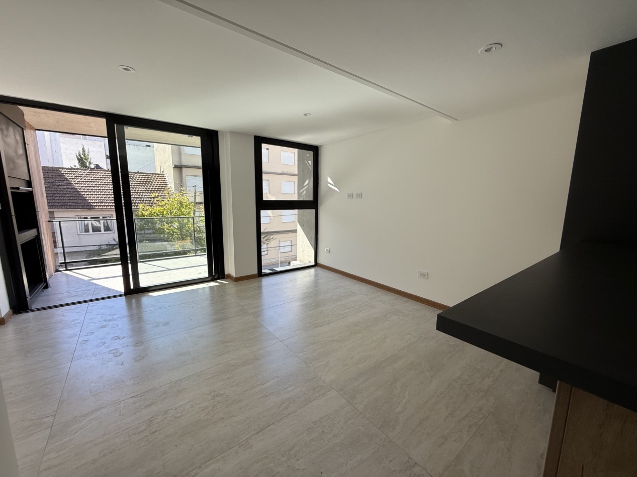 VENTA SEMIPISO 2 AMBIENTES A ESTRENAR CON COCHERA Y BAULERA - ZONA GUEMES. MAR DEL PLATA