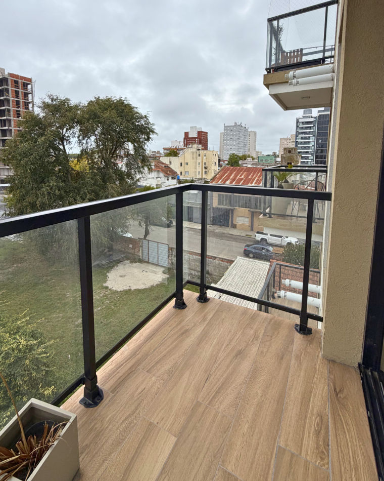 DEPARTAMENTO DE 2 AMBIENTES CON COCHERA, BAULERA Y OFICINA PRIVADA - BARRIO SAN JOSE