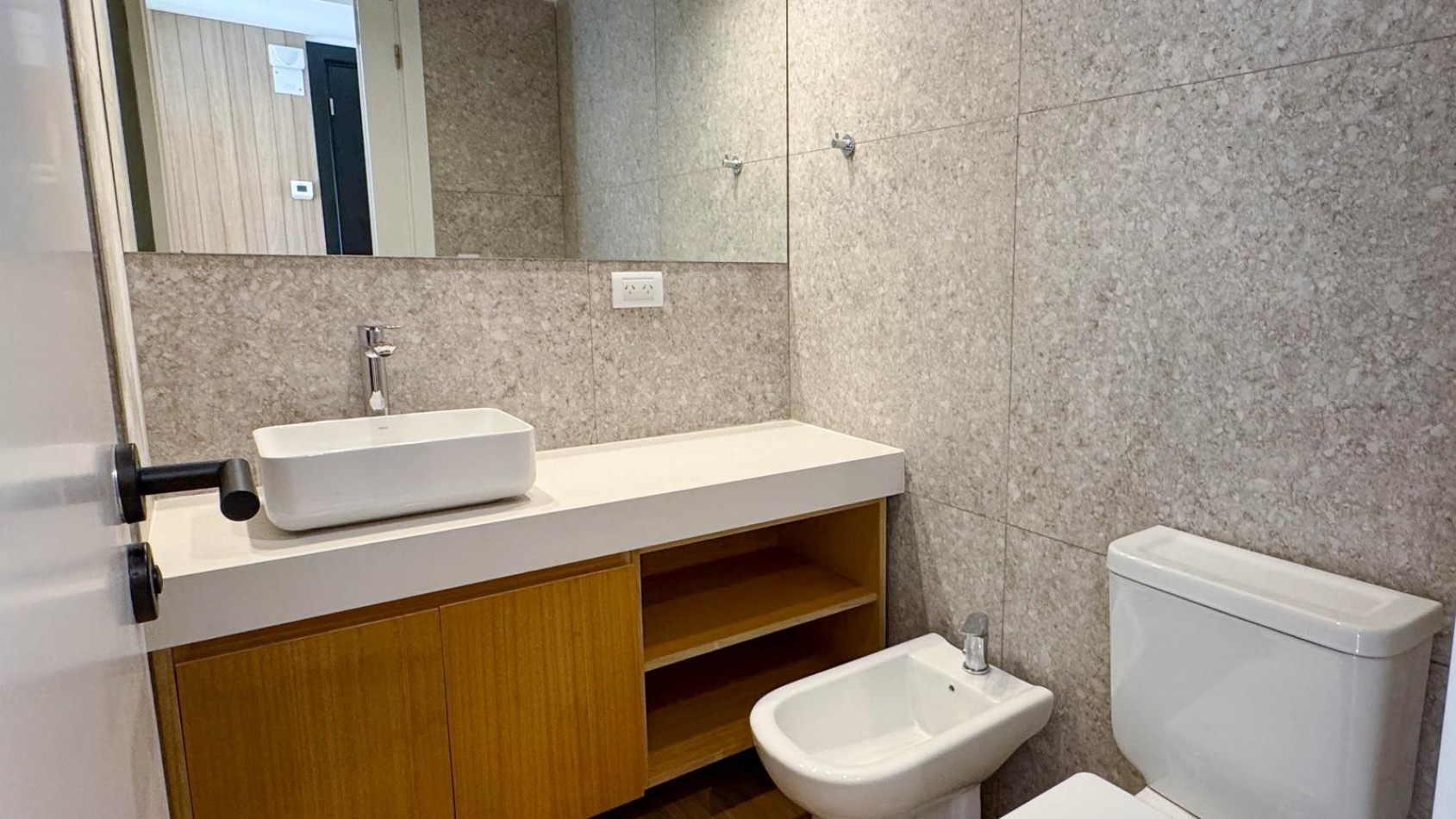 VENTA DEPARTAMENTO 2 AMBIENTES A ESTRENAR CON BALCON EN SEMIPISO - ZONA PLAZA MITRE. MAR DEL PLATA