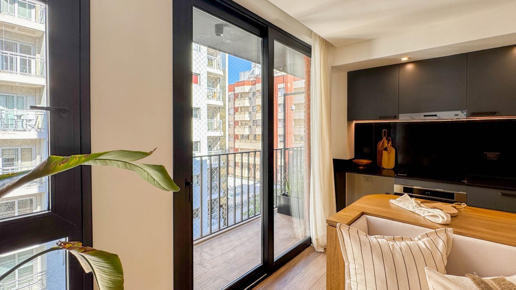 VENTA DEPARTAMENTO 2 AMBIENTES A ESTRENAR CON BALCON EN SEMIPISO - ZONA PLAZA MITRE. MAR DEL PLATA