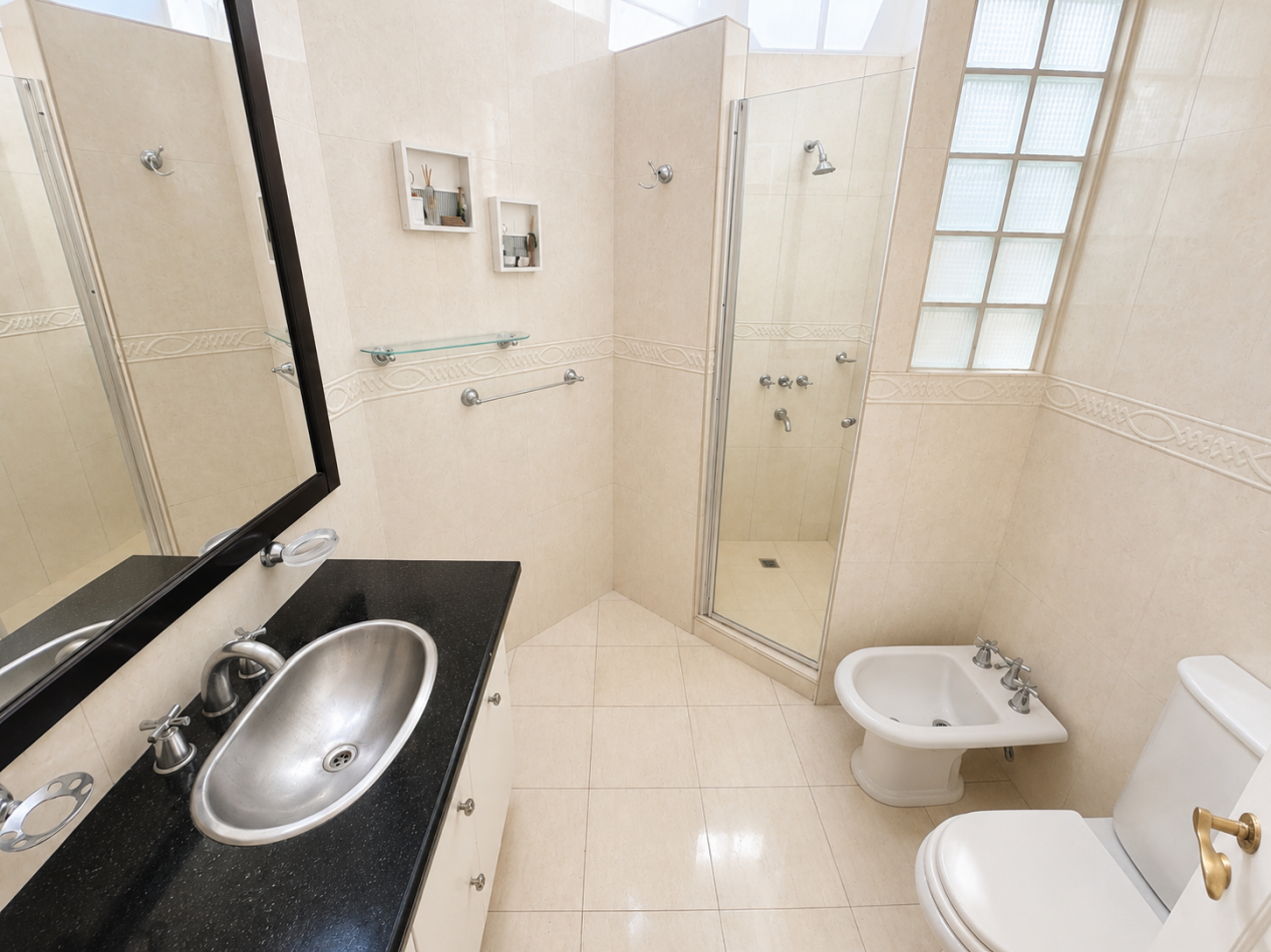 CASA DE CATEGORIA EN LO MEJOR DEL BARRIO SAN CARLOS. MAR DEL PLATA