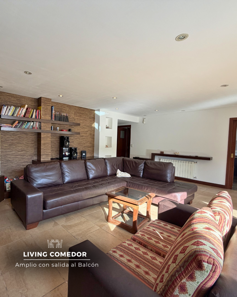 PISO DE CUATRO AMBIENTES CON COCHERA, DOS BAULERAS, PISCINA Y QUINCHO. MAR DEL PLATA 