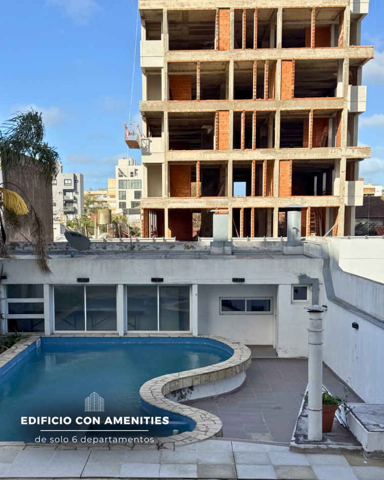 PISO DE CUATRO AMBIENTES CON COCHERA, DOS BAULERAS, PISCINA Y QUINCHO. MAR DEL PLATA 