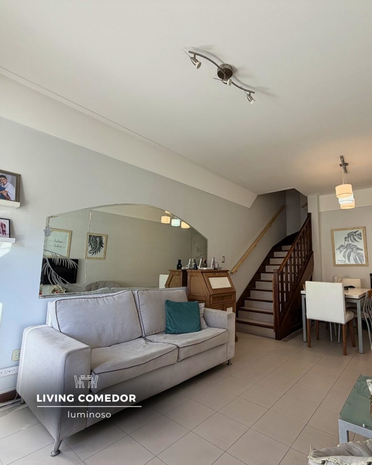 DUPLEX TRES AMBIENTES CON PATIO COCHERA Y ALTILLO. DIVINO ROSTRO. MAR DEL PLATA 